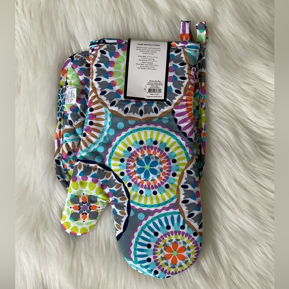 VERA BRADLEY Pot Holder & Oven Mitt Set in Sunny Medallion Print - Picture 2 of 3